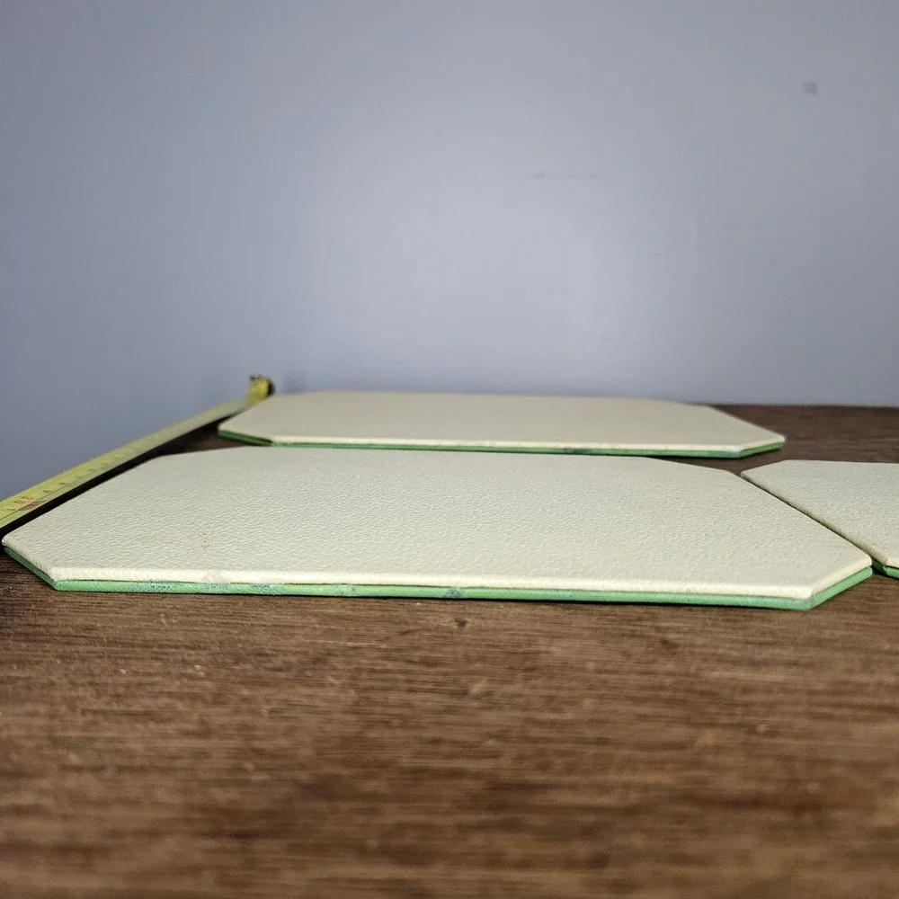 Vtg Green Floral Damask Octagon Placemats Trivets‎ Set of 3 Faux Leather Vinyl